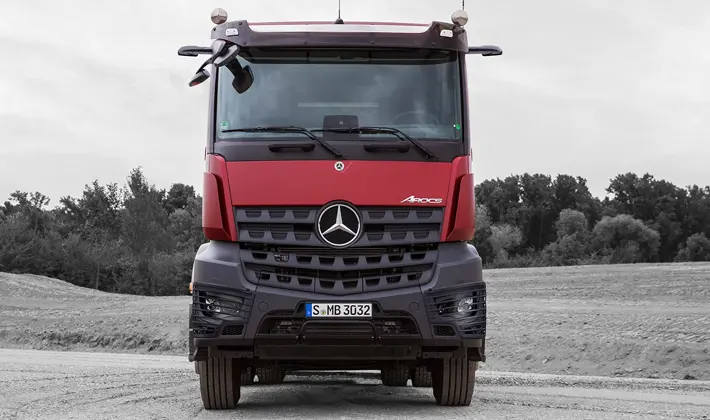 Banniere Mercedes-benz Arocs jusqu'à 250 tonnes